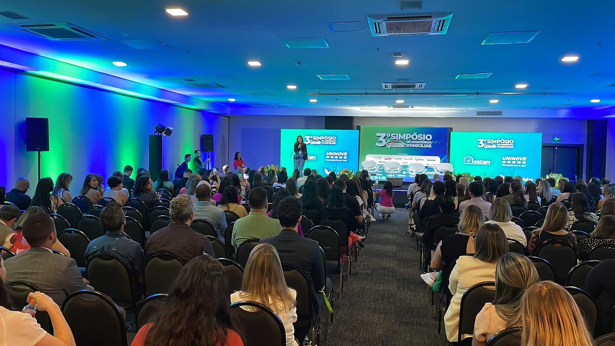 Público acompanha palestra do 3º Simpósio ABRASFID de Atenção Domiciliar