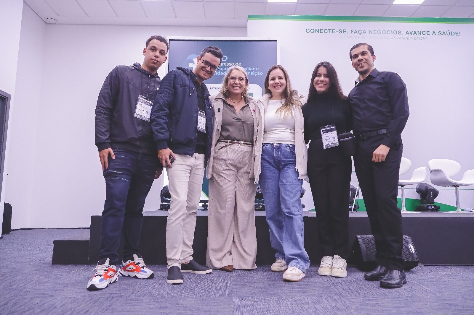 Félix e equipe FV com participantes no evento ENCONSAD
